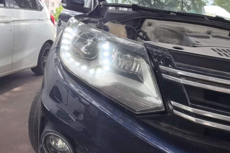 Used Volkswagen Tiguan 2012 2.0 TSI Luxury Edition Right Front Headlight