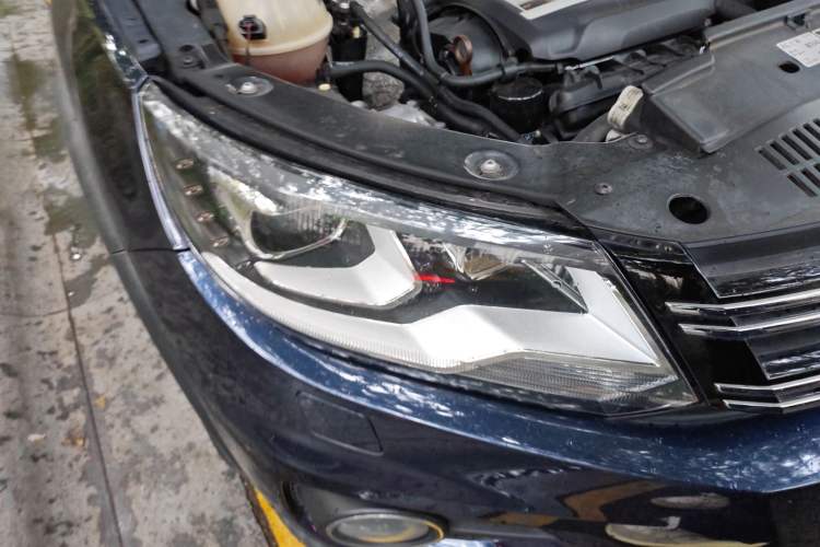 Used Volkswagen Tiguan 2012 2.0 TSI Luxury Edition Right Front Headlight