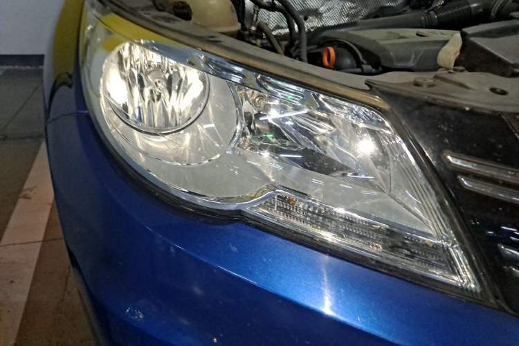 Used Volkswagen Tiguan 2012 1.8TSI Automatic All-Wheel Drive Elite Edition Right Front Headlight