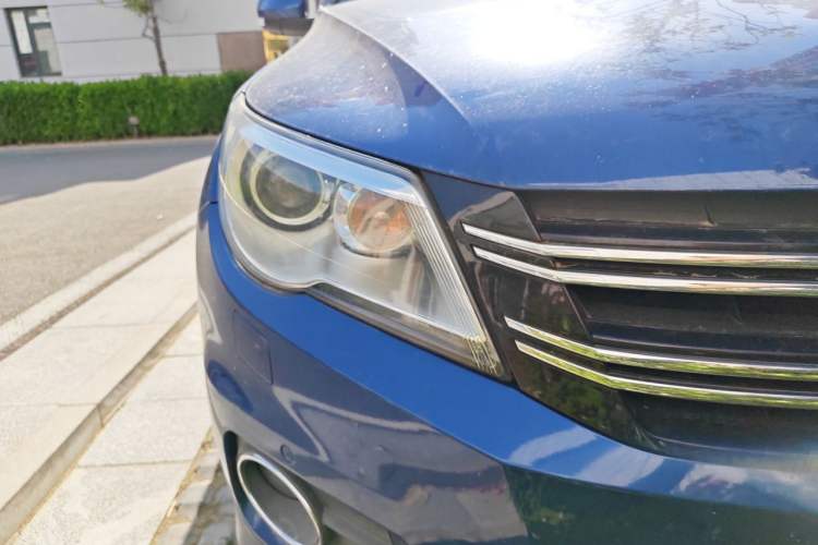 Used Volkswagen Tiguan 2012 2.0 TSI Automatic All-Wheel Drive Flagship Edition Right Front Headlight