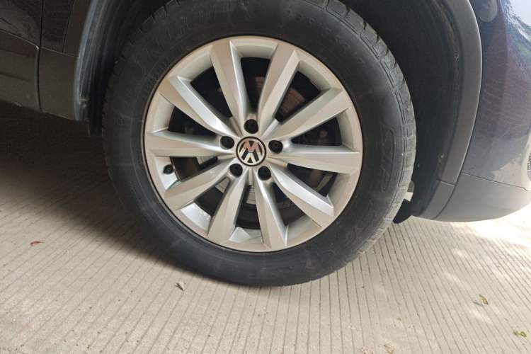 Used Volkswagen Tiguan 2012 2.0 TSI Comfort Edition Right Front Wheel Hub