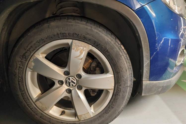 Used Volkswagen Tiguan 2012 1.8TSI Automatic All-Wheel Drive Elite Edition Right Front Wheel Hub