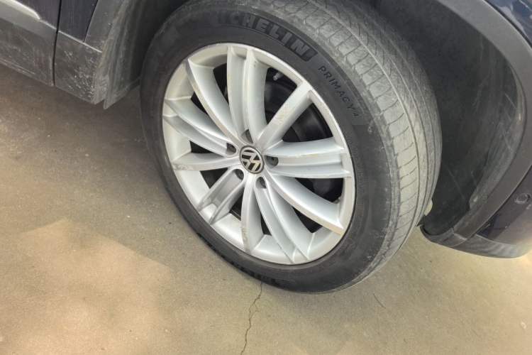 Used Volkswagen Tiguan 2012 2.0 TSI Luxury Edition Right Front Wheel Hub
