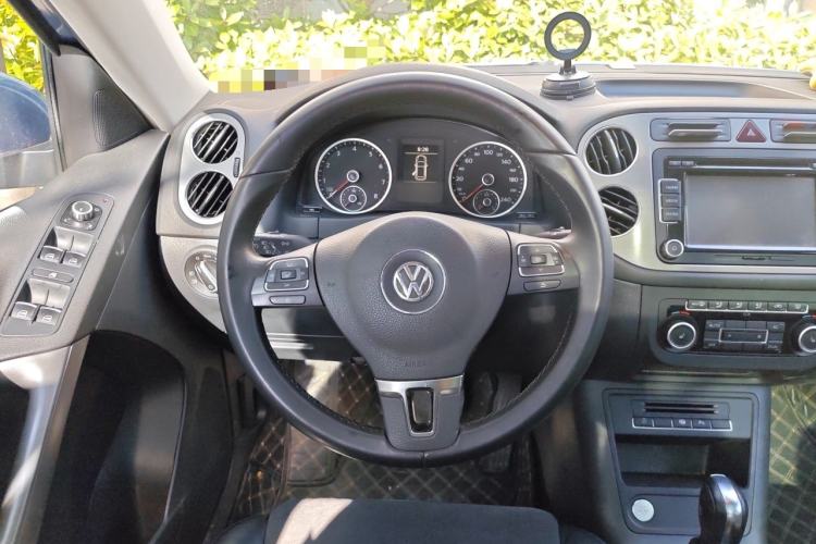 Used Volkswagen Tiguan 2012 2.0 TSI Automatic All-Wheel Drive Flagship Edition Steering Wheel