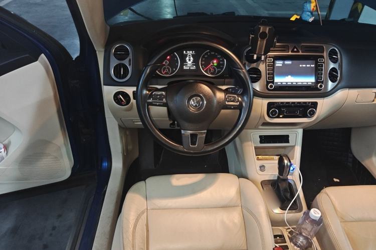 Used Volkswagen Tiguan 2012 2.0 TSI Automatic All-Wheel Drive Elite Edition Steering Wheel