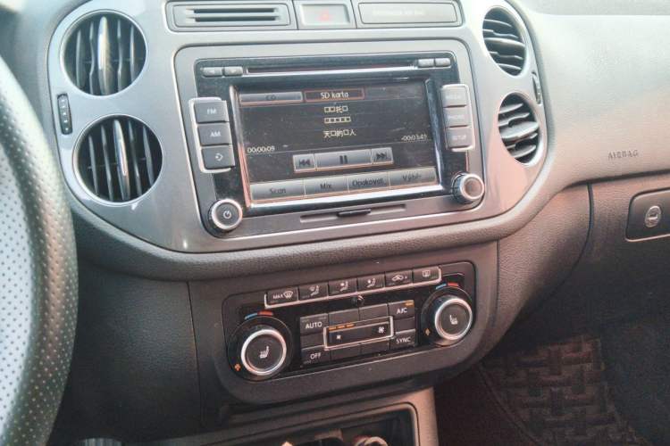 Used Volkswagen Tiguan 2012 2.0 TSI Comfort Edition Audio And AC Panel
