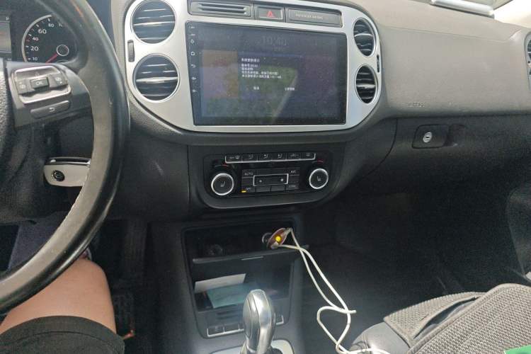 Used Volkswagen Tiguan 2012 2.0 TSI Comfort Edition Audio And AC Panel