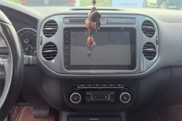 Used Volkswagen Tiguan 2012 2.0 TSI Comfort Edition Audio And AC Panel