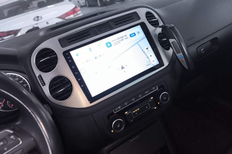 Used Volkswagen Tiguan 2012 2.0 TSI Comfort Edition Audio And AC Panel