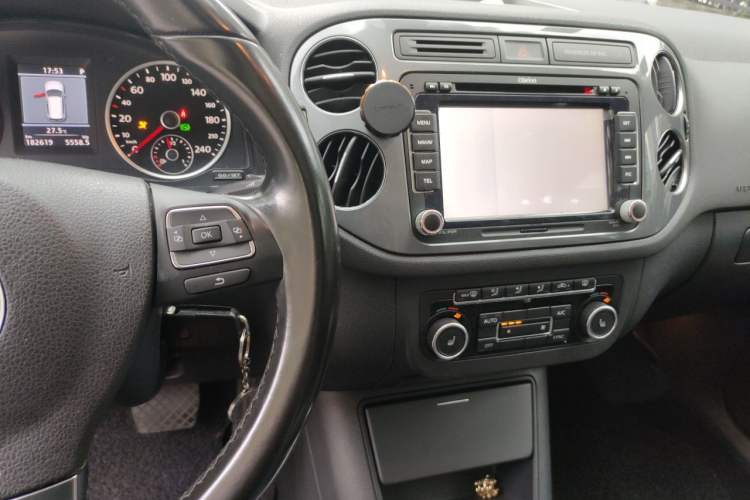 Used Volkswagen Tiguan 2012 2.0 TSI Comfort Edition Audio And AC Panel
