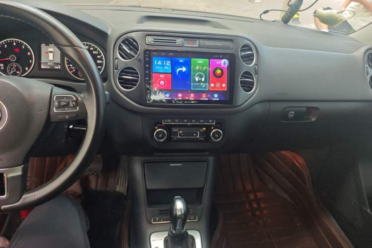 Used Volkswagen Tiguan 2012 2.0 TSI Comfort Edition Audio And AC Panel