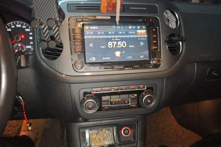 Used Volkswagen Tiguan 2012 2.0 TSI Comfort Edition Audio And AC Panel