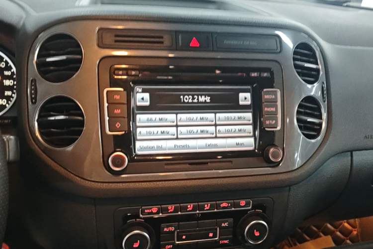 Used Volkswagen Tiguan 2012 2.0 TSI Comfort Edition Audio And AC Panel