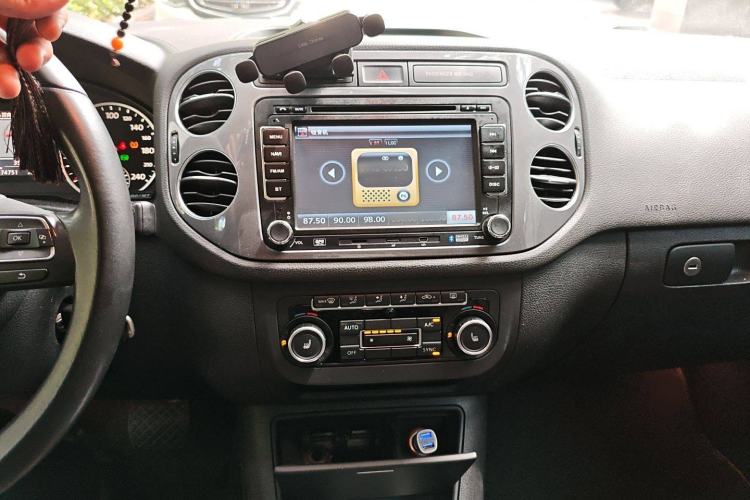 Used Volkswagen Tiguan 2012 2.0 TSI Comfort Edition Audio And AC Panel