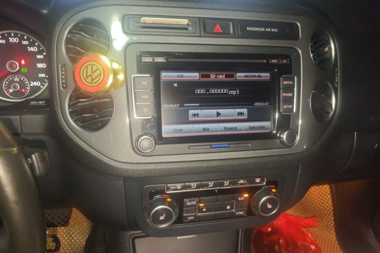 Used Volkswagen Tiguan 2012 2.0 TSI Comfort Edition Audio And AC Panel