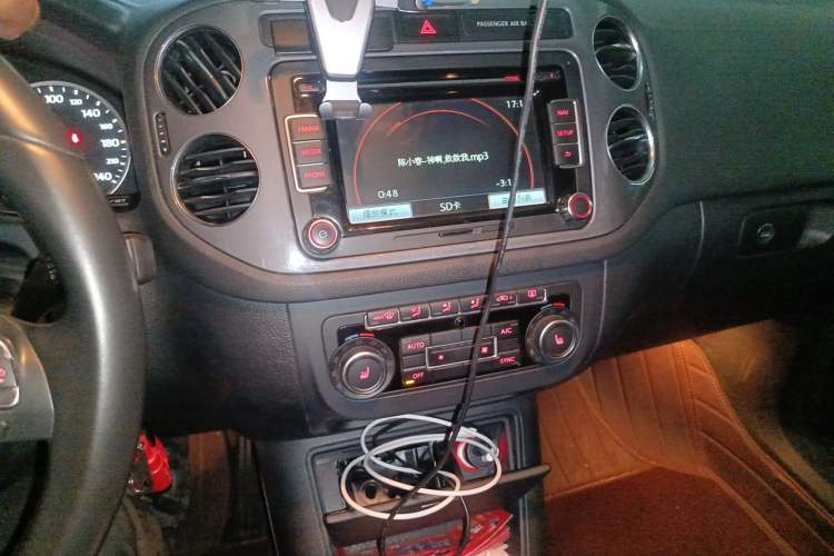 Used Volkswagen Tiguan 2012 2.0 TSI Comfort Edition Audio And AC Panel