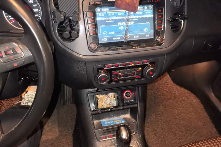 Used Volkswagen Tiguan 2012 2.0 TSI Comfort Edition Audio And AC Panel