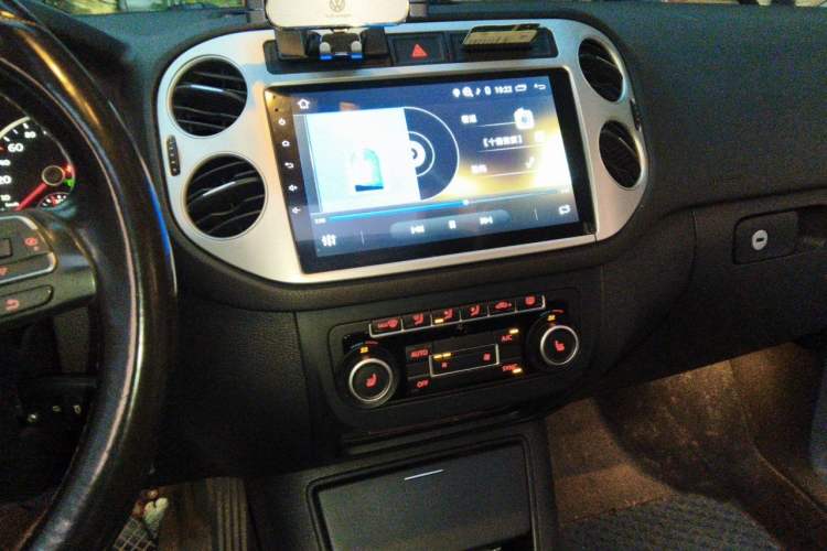 Used Volkswagen Tiguan 2012 2.0 TSI Comfort Edition Audio And AC Panel