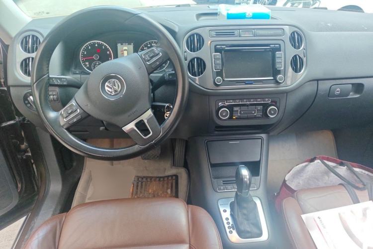 Used Volkswagen Tiguan 2012 2.0 TSI Comfort Edition Center Console