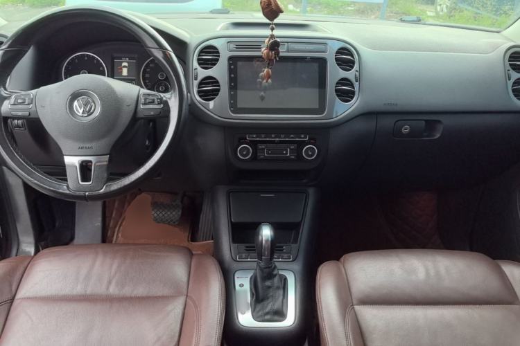 Used Volkswagen Tiguan 2012 2.0 TSI Comfort Edition Center Console