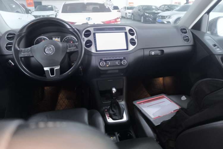 Used Volkswagen Tiguan 2012 2.0 TSI Comfort Edition Center Console
