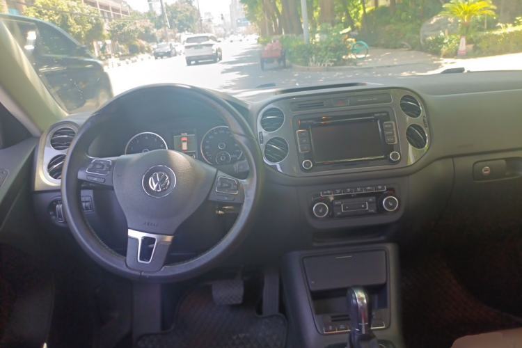 Used Volkswagen Tiguan 2012 2.0 TSI Comfort Edition Center Console