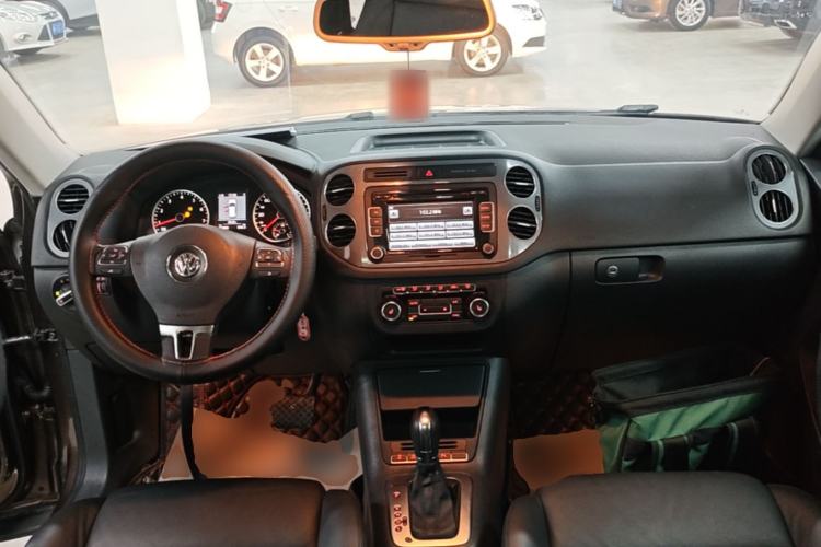 Used Volkswagen Tiguan 2012 2.0 TSI Comfort Edition Center Console