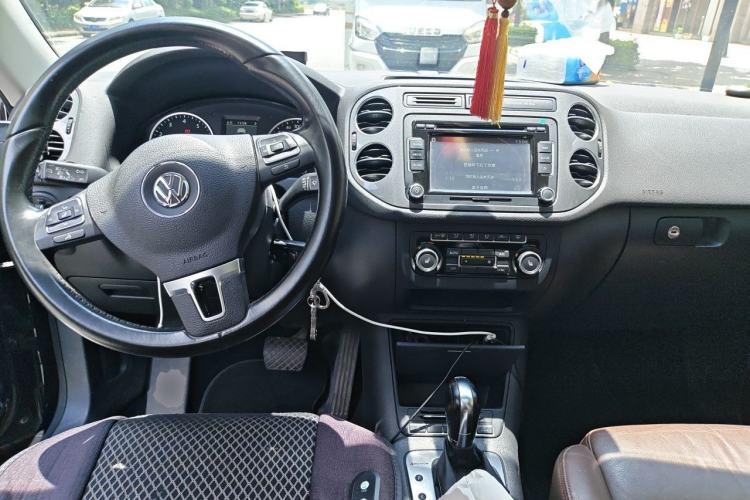 Used Volkswagen Tiguan 2012 2.0 TSI Comfort Edition Center Console