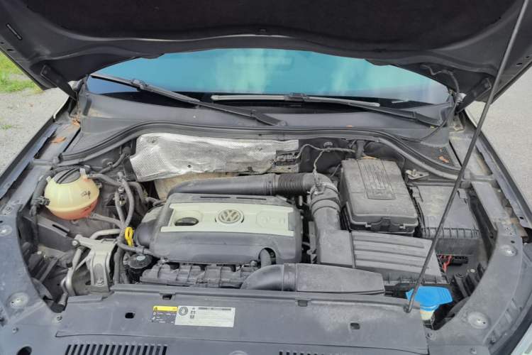 Used Volkswagen Tiguan 2012 2.0 TSI Comfort Edition Engine Bay