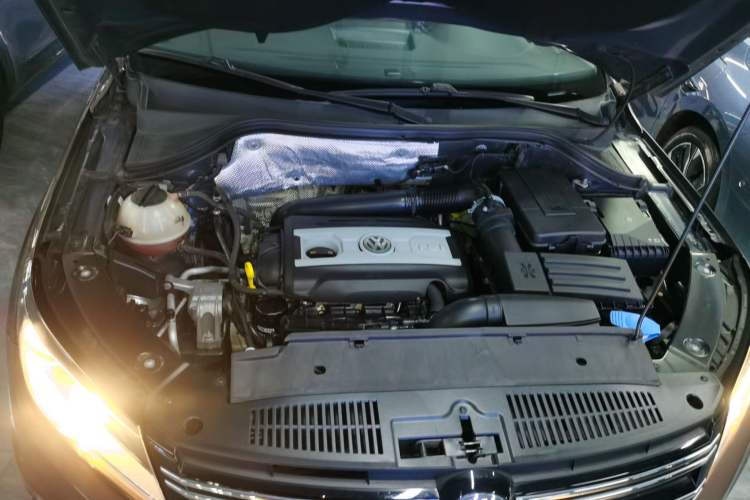 Used Volkswagen Tiguan 2012 2.0 TSI Comfort Edition Engine Bay