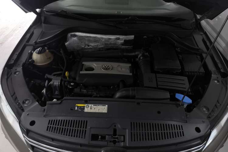 Used Volkswagen Tiguan 2012 2.0 TSI Comfort Edition Engine Bay