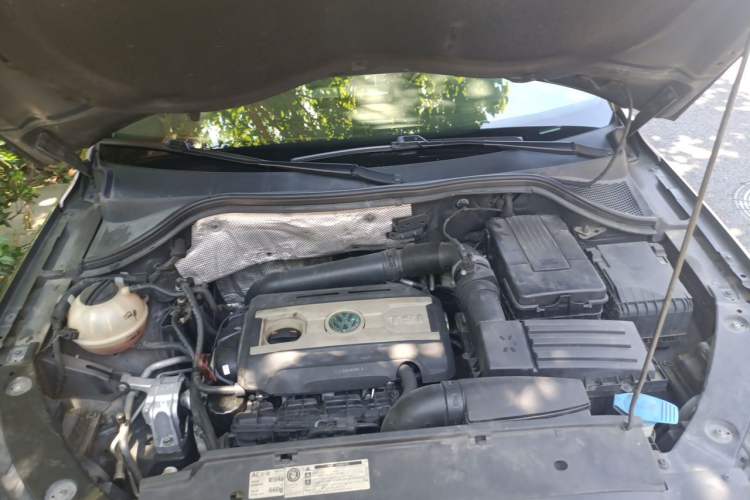 Used Volkswagen Tiguan 2012 2.0 TSI Comfort Edition Engine Bay