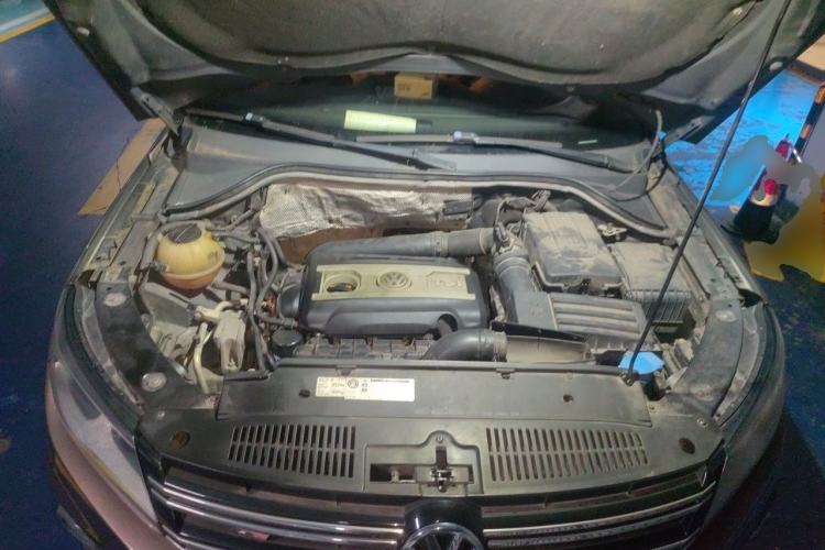 Used Volkswagen Tiguan 2012 2.0 TSI Comfort Edition Engine Bay