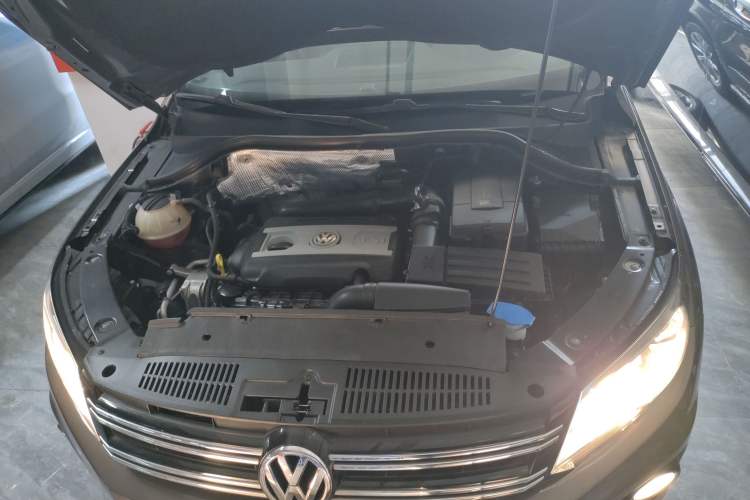 Used Volkswagen Tiguan 2012 2.0 TSI Comfort Edition Engine Bay