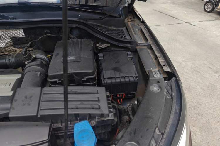 Used Volkswagen Tiguan 2012 2.0 TSI Comfort Edition Engine Bay Left