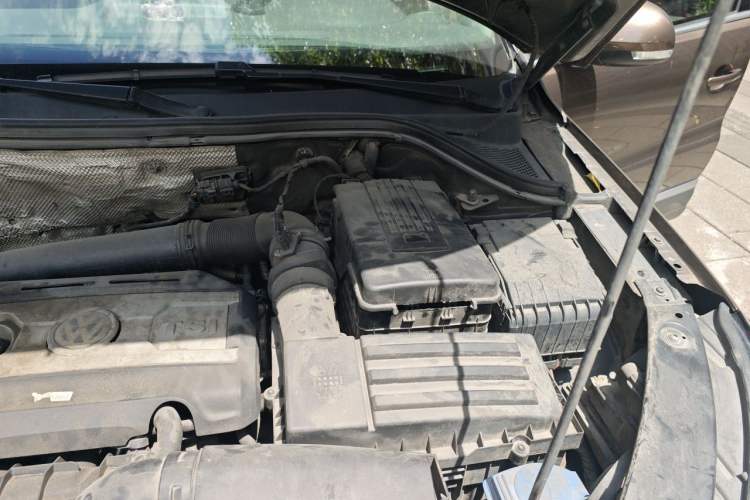 Used Volkswagen Tiguan 2012 2.0 TSI Comfort Edition Engine Bay Left