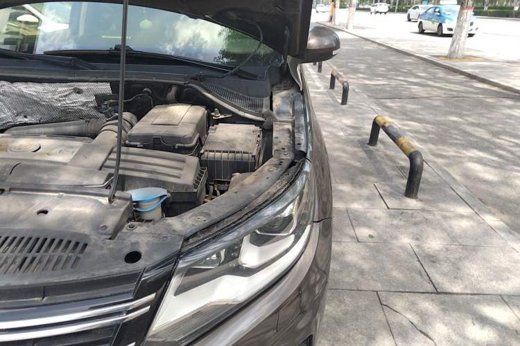 Used Volkswagen Tiguan 2012 2.0 TSI Luxury Edition Engine Bay Left