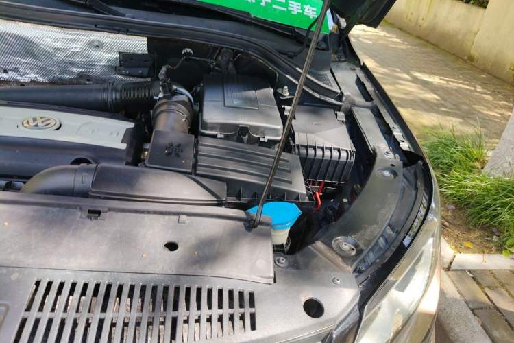 Used Volkswagen Tiguan 2012 2.0 TSI Comfort Edition Engine Bay Left