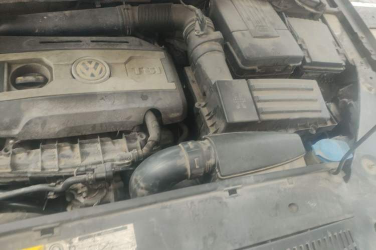 Used Volkswagen Tiguan 2012 2.0 TSI Comfort Edition Engine Bay Left