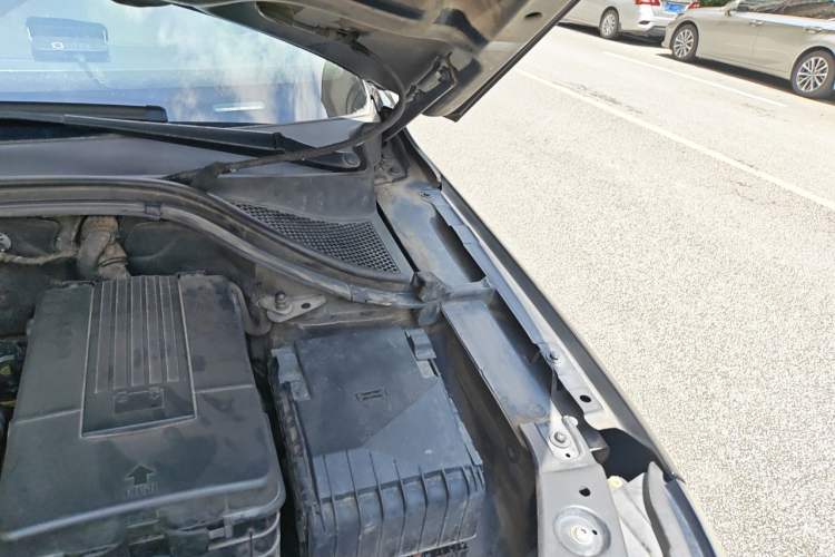 Used Volkswagen Tiguan 2012 2.0 TSI Comfort Edition Engine Bay Left