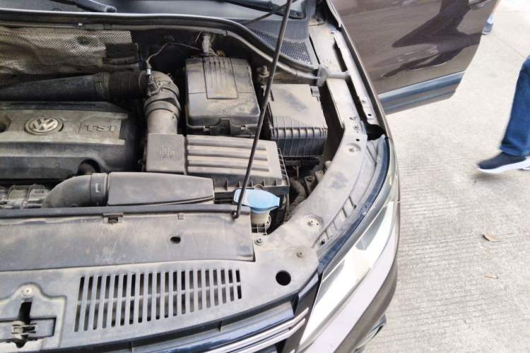 Used Volkswagen Tiguan 2012 2.0 TSI Comfort Edition Engine Bay Left