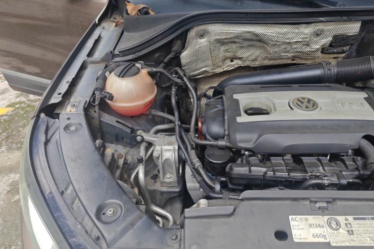 Used Volkswagen Tiguan 2012 2.0 TSI Comfort Edition Engine Bay Right