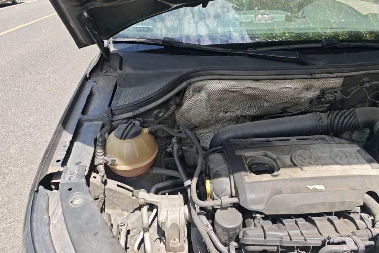 Used Volkswagen Tiguan 2012 2.0 TSI Comfort Edition Engine Bay Right