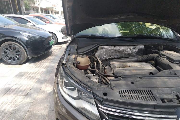 Used Volkswagen Tiguan 2012 2.0 TSI Luxury Edition Engine Bay Right