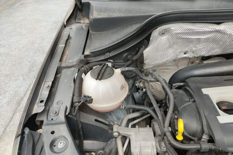 Used Volkswagen Tiguan 2012 2.0 TSI Comfort Edition Engine Bay Right