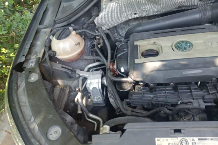 Used Volkswagen Tiguan 2012 2.0 TSI Comfort Edition Engine Bay Right