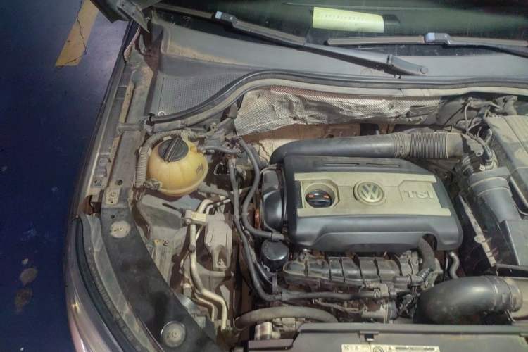 Used Volkswagen Tiguan 2012 2.0 TSI Comfort Edition Engine Bay Right