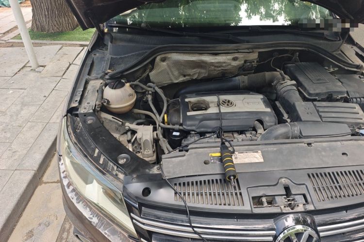 Used Volkswagen Tiguan 2012 2.0 TSI Comfort Edition Engine Bay Right