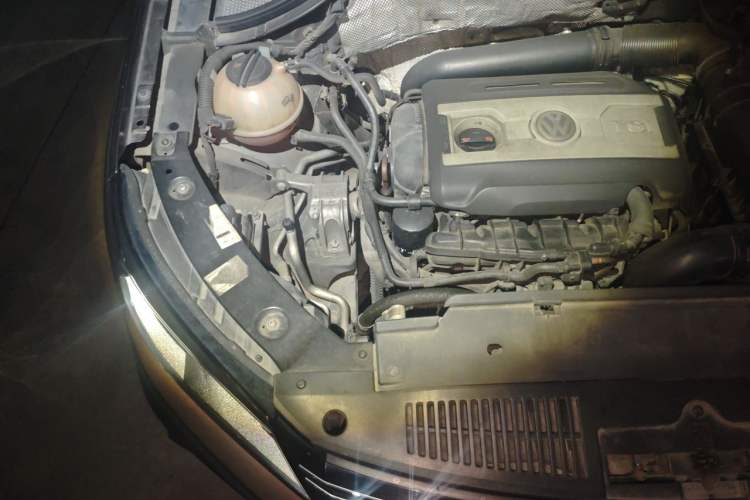 Used Volkswagen Tiguan 2012 2.0 TSI Comfort Edition Engine Bay Right