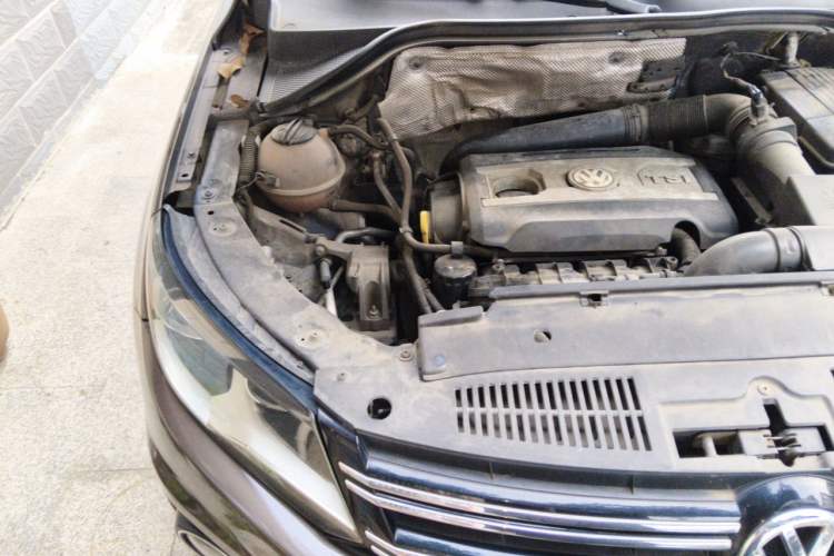 Used Volkswagen Tiguan 2012 2.0 TSI Comfort Edition Engine Bay Right